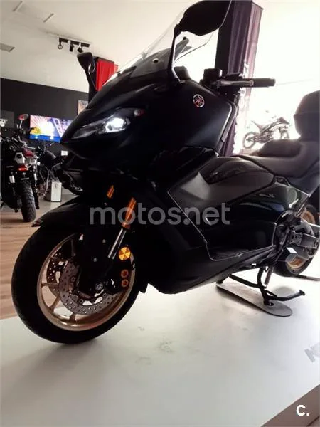 Yamaha TMAX – Vista 5