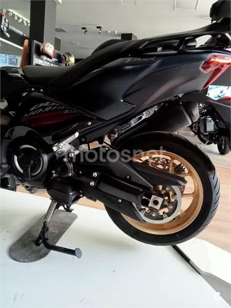 Yamaha TMAX – Vista 6