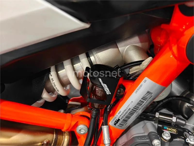 KTM 890 – Vista 12