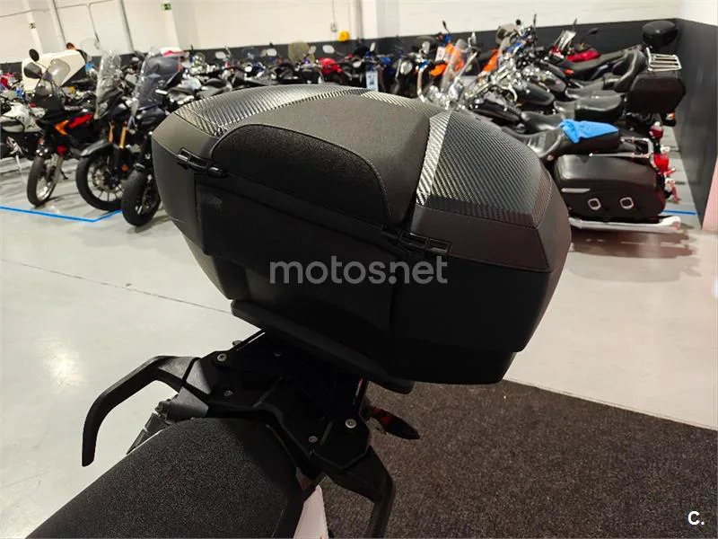 KTM 890 – Vista 13