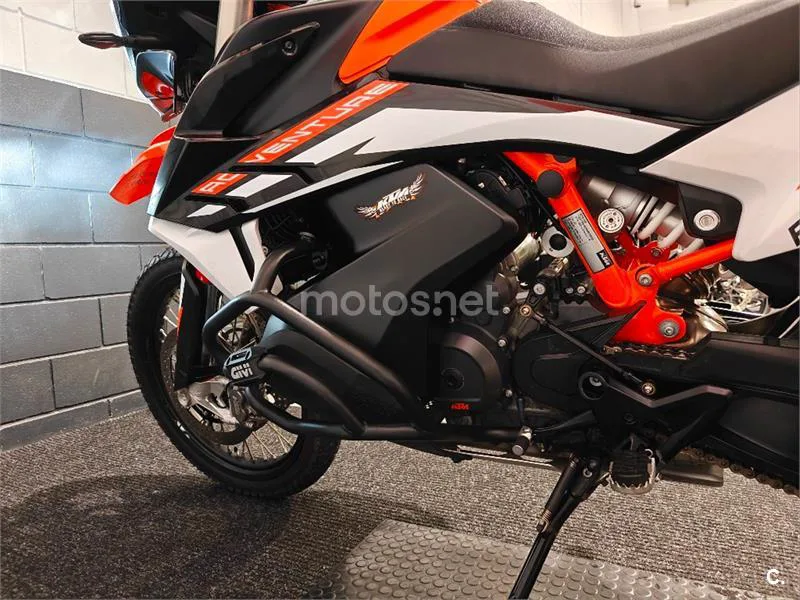 KTM 890 – Vista 4