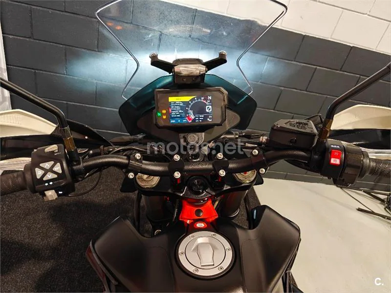 KTM 890 – Vista 6