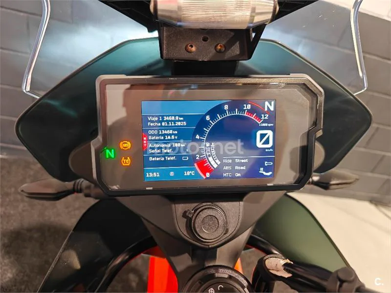 KTM 890 – Vista 7