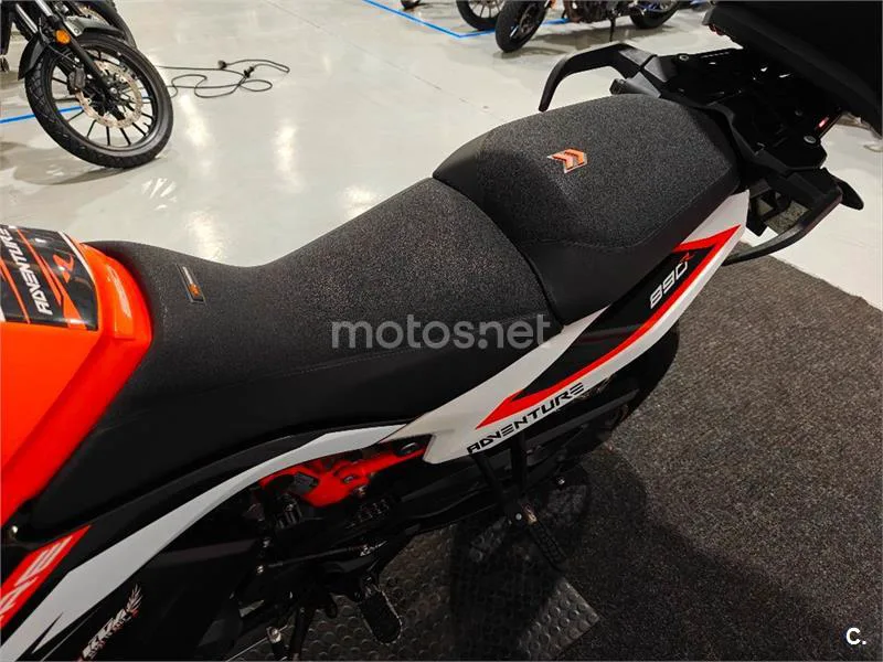 KTM 890 – Vista 8