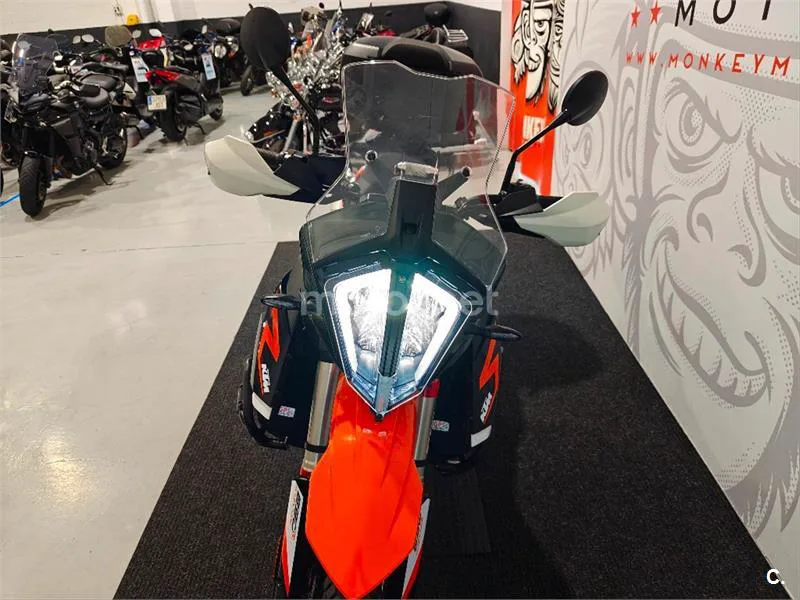 KTM 890 – Vista 9