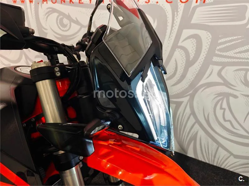 KTM 890 – Vista 10