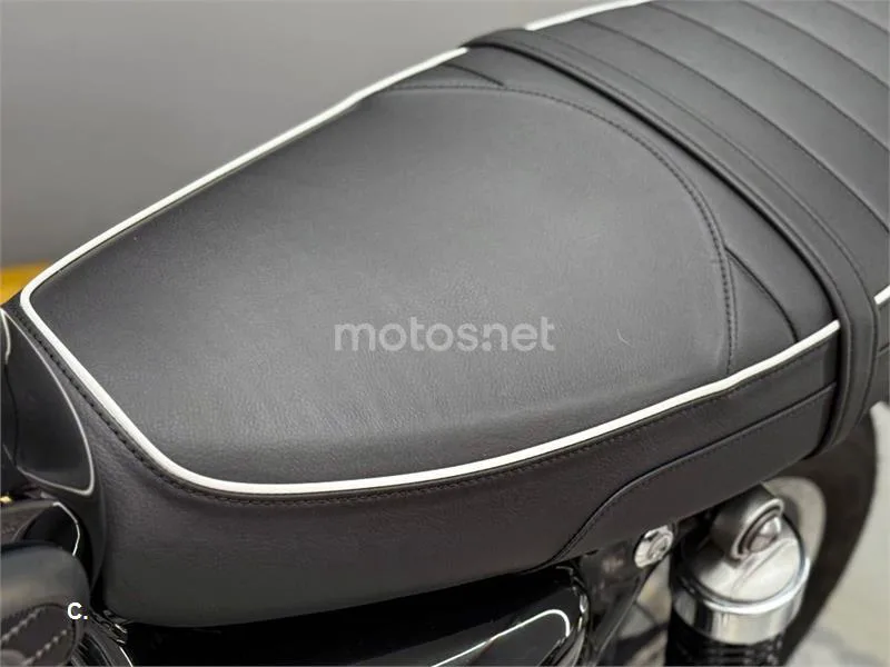 Triumph Bonneville T120 – Vista 16