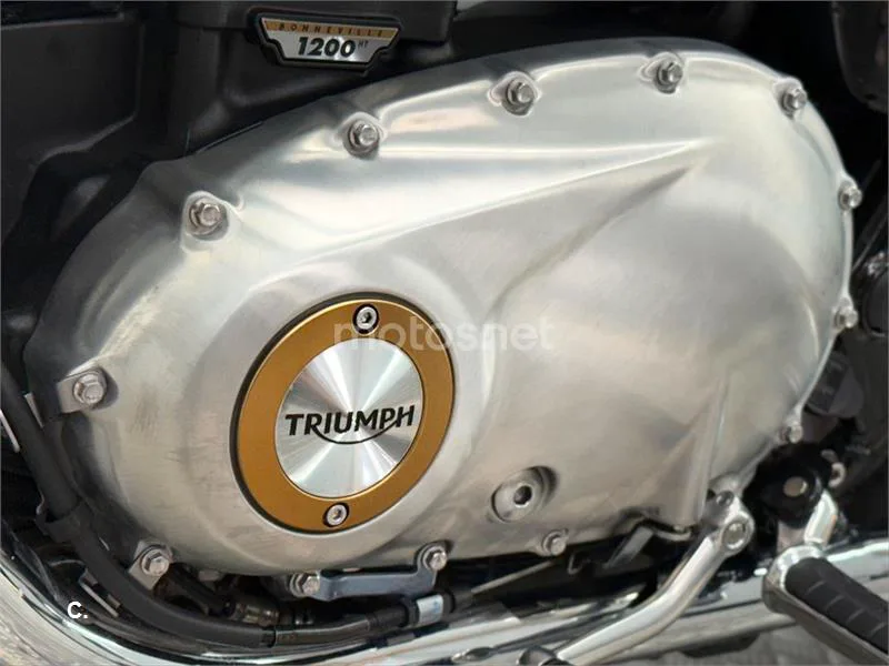 Triumph Bonneville T120 – Vista 18