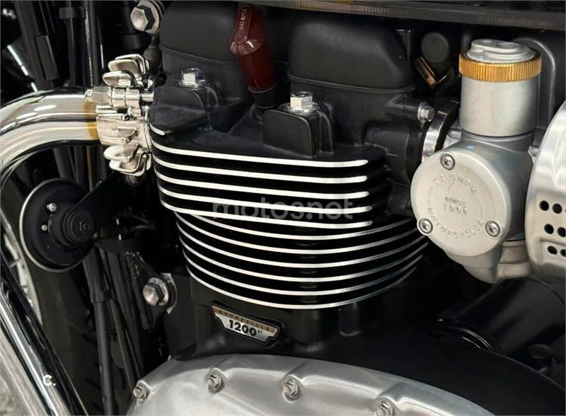 Triumph Bonneville T120 – Vista 20