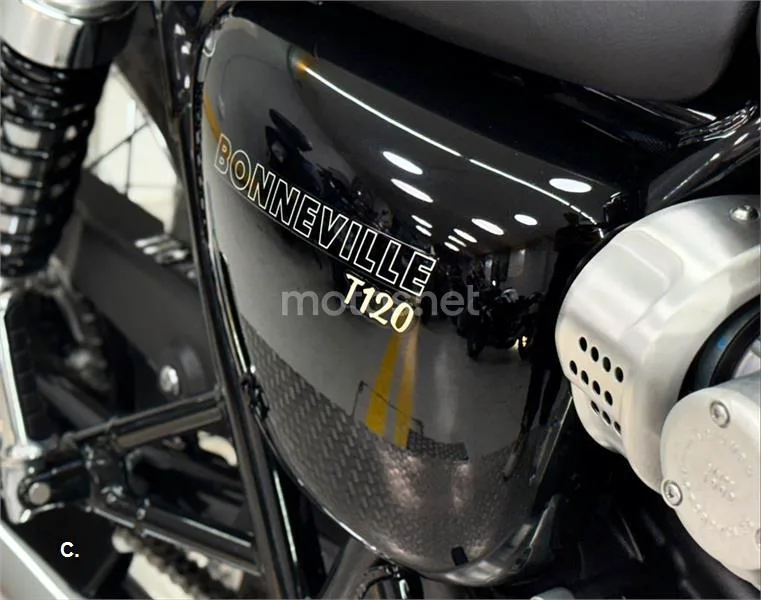 Triumph Bonneville T120 – Vista 9