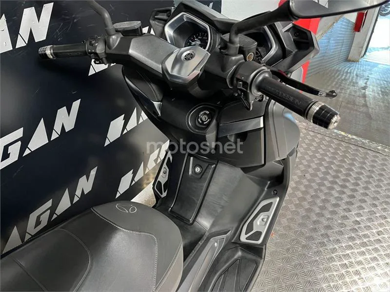 Yamaha XMAX 400 – Vista 6