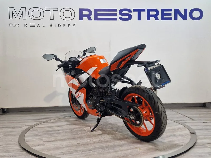 KTM RC – Vista 3