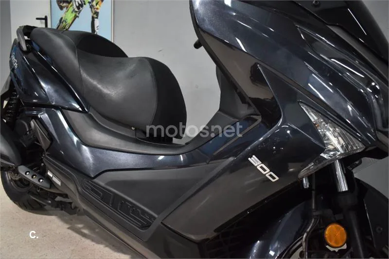 Kymco Grand Dink 300 – Vista 8