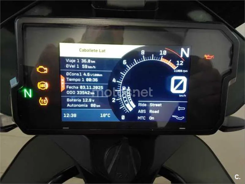 KTM 890 – Vista 6