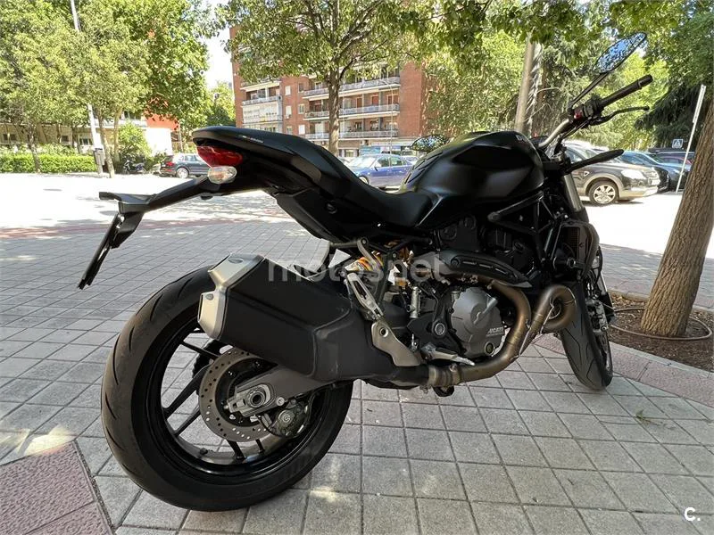 Ducati Monster 821 – Vista 3