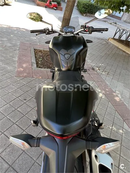 Ducati Monster 821 – Vista 5