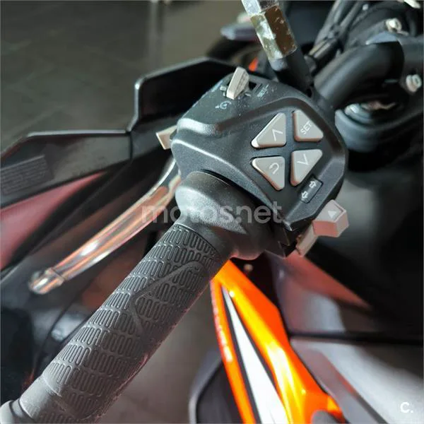 KTM 890 – Vista 3