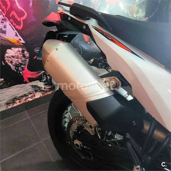KTM 890 – Vista 8