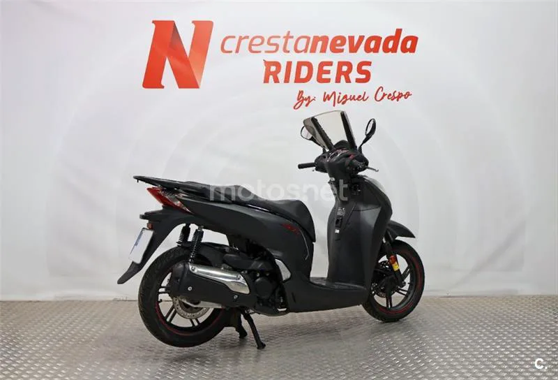 Honda SH 300i – Vista 11