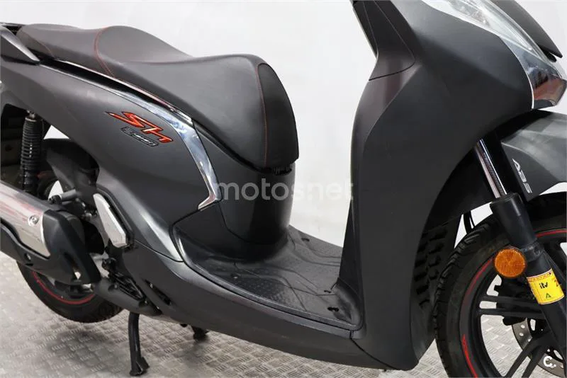 Honda SH 300i – Vista 12