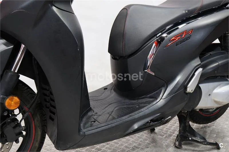 Honda SH 300i – Vista 13