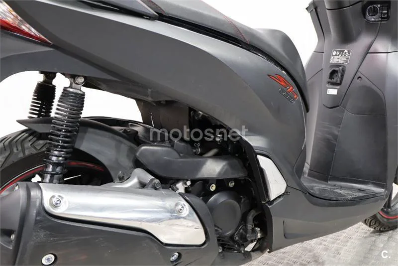 Honda SH 300i – Vista 15