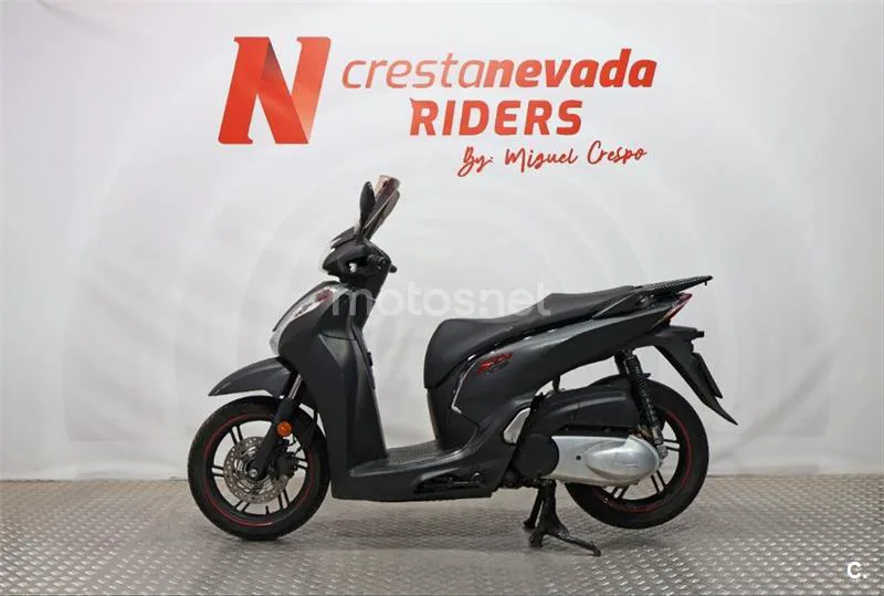 Honda SH 300i – Vista 3