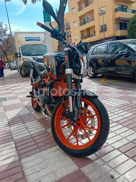 KTM 390 Duke – Vista 3