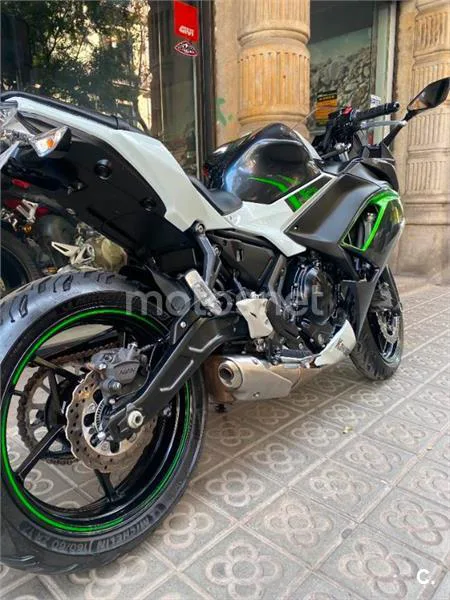 Kawasaki Ninja 650 – Vista 15