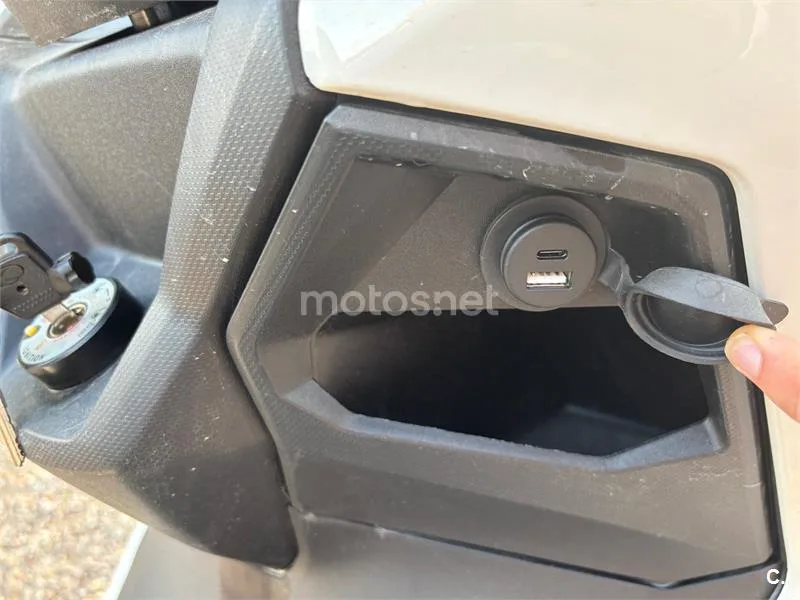 Kymco Sky Town 125 – Vista 3