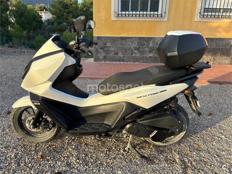 Kymco Sky Town 125 – Vista 4