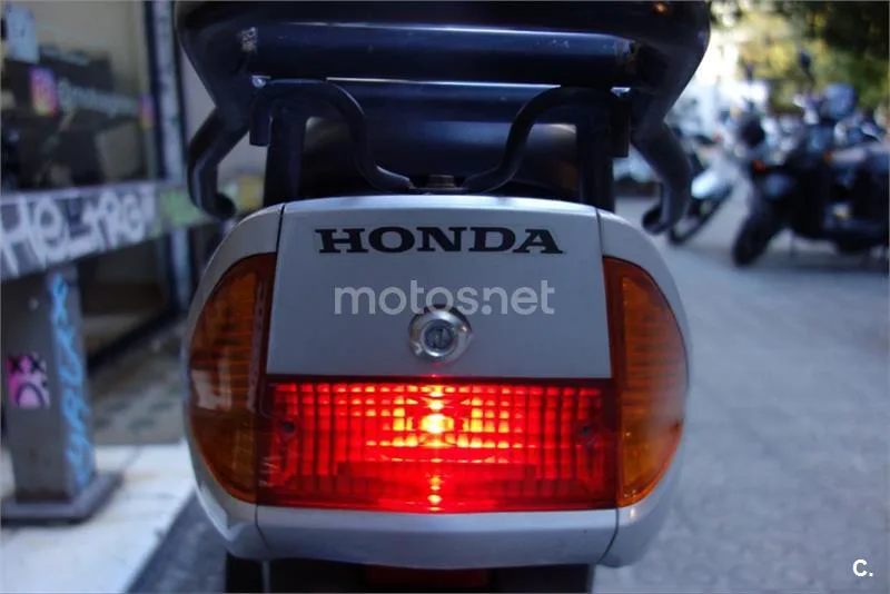 Honda SCV 100 Lead – Vista 12