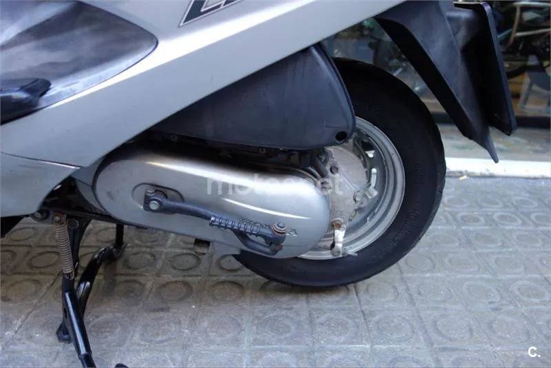 Honda SCV 100 Lead – Vista 15