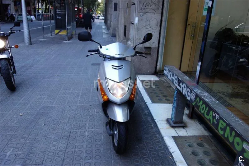 Honda SCV 100 Lead – Vista 10