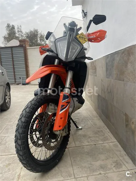 KTM 890 – Vista 4