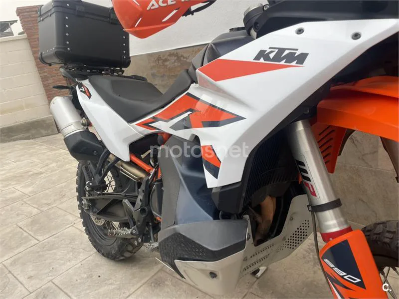 KTM 890 – Vista 6