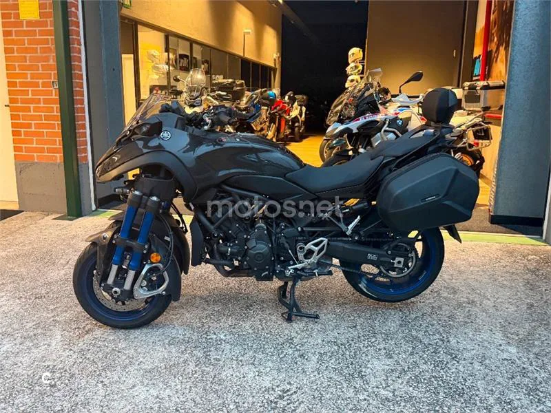 Yamaha Niken – Vista 3