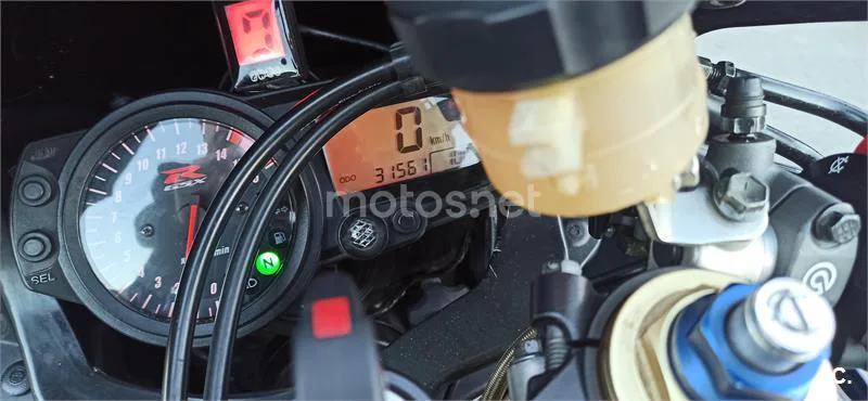Suzuki GSX R750 – Vista 5