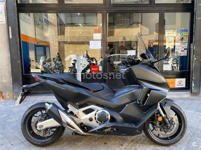 Honda Forza 750 – Vista 7