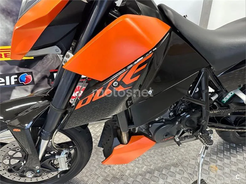 KTM 690 Duke – Vista 16