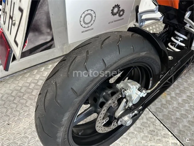 KTM 690 Duke – Vista 19