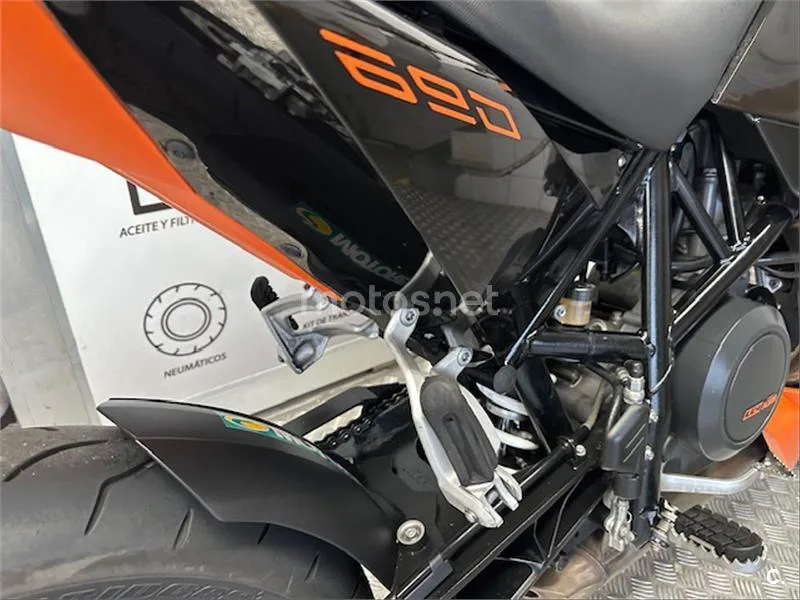 KTM 690 Duke – Vista 21