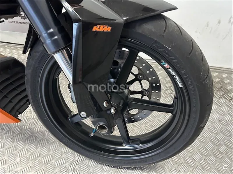 KTM 690 Duke – Vista 24