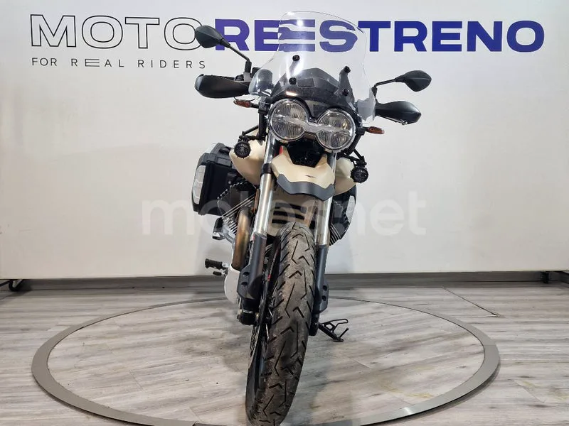 Moto Guzzi V85 TT – Vista 4