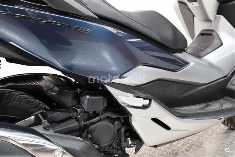 Honda Forza – Vista 15