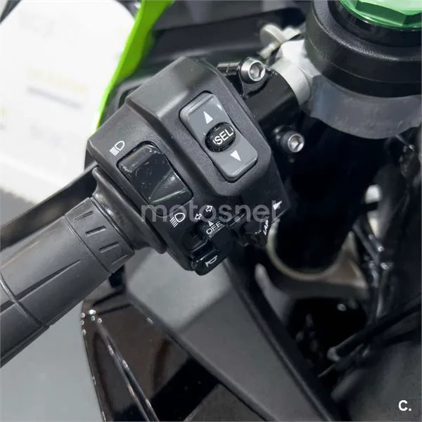 Kawasaki Ninja ZX-10R – Vista 11