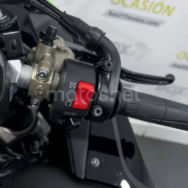 Kawasaki Ninja ZX-10R – Vista 12