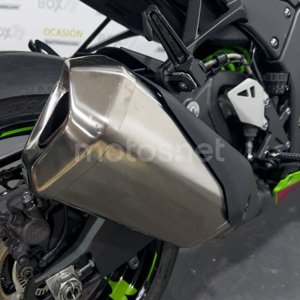 Kawasaki Ninja ZX-10R – Vista 16