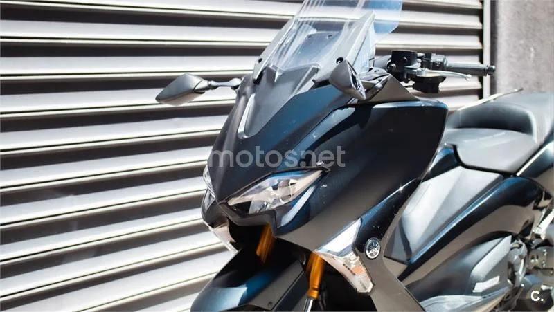 Yamaha TMAX – Vista 11