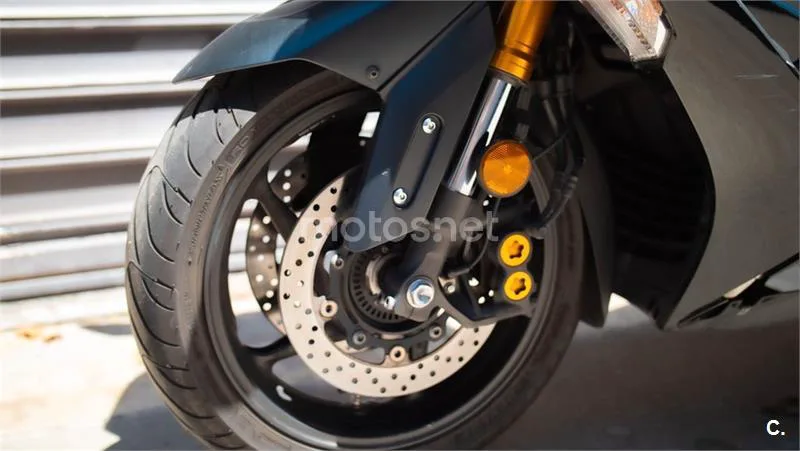 Yamaha TMAX – Vista 12